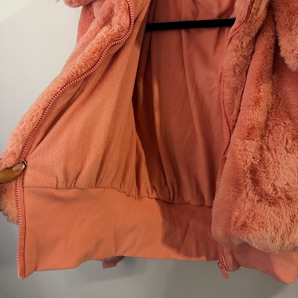 Alo Yoga foxy faux fur jacket in pink sz small - Picture 2 of 3